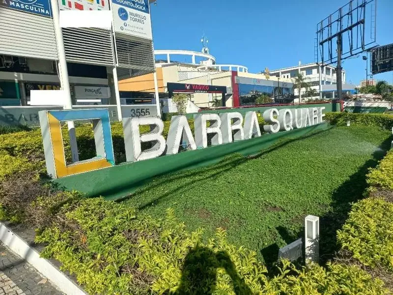 Comercial em leilão