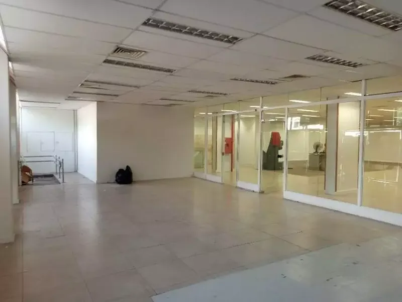 Comercial em leilão