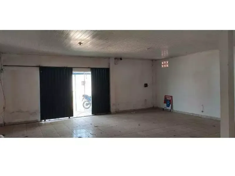 Comercial em leilão