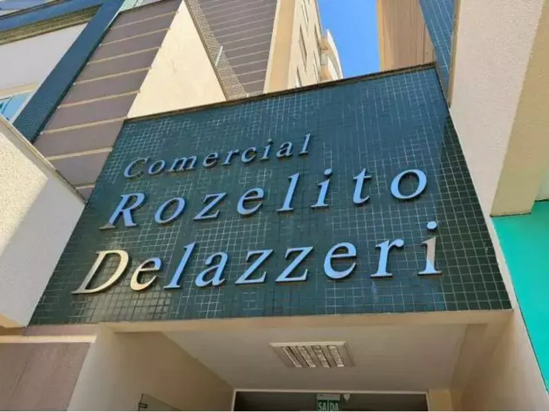 Comercial em leilão