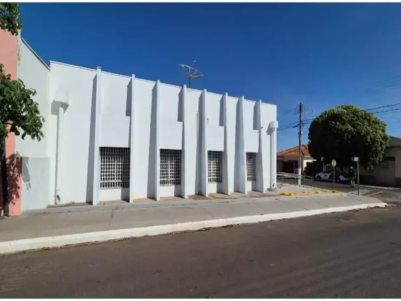 Comercial em leilão