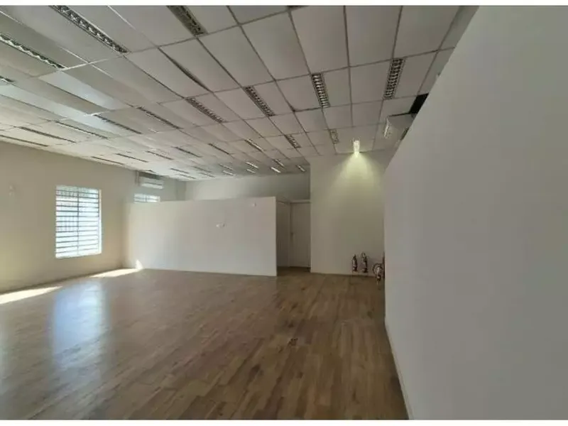 Comercial em leilão
