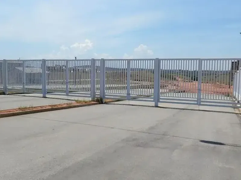 Comercial em leilão
