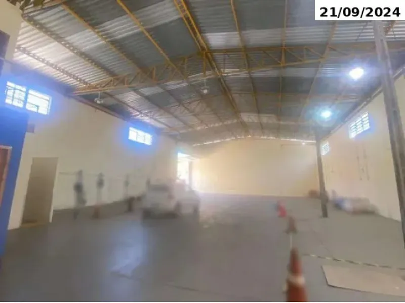 Comercial em leilão