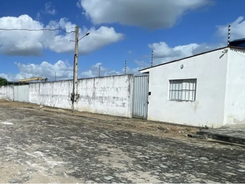 Comercial em leilão