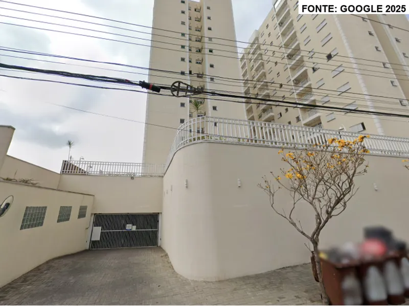Outros em leilão