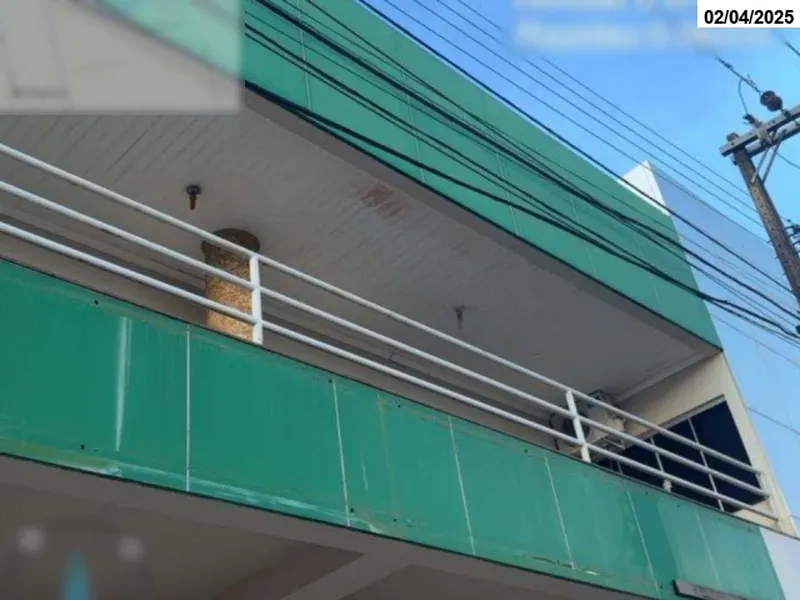 Comercial em leilão