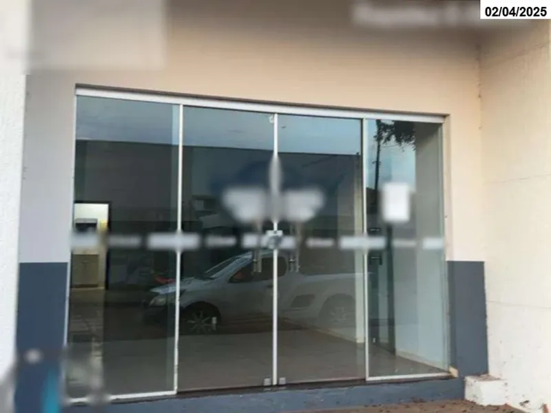 Comercial em leilão