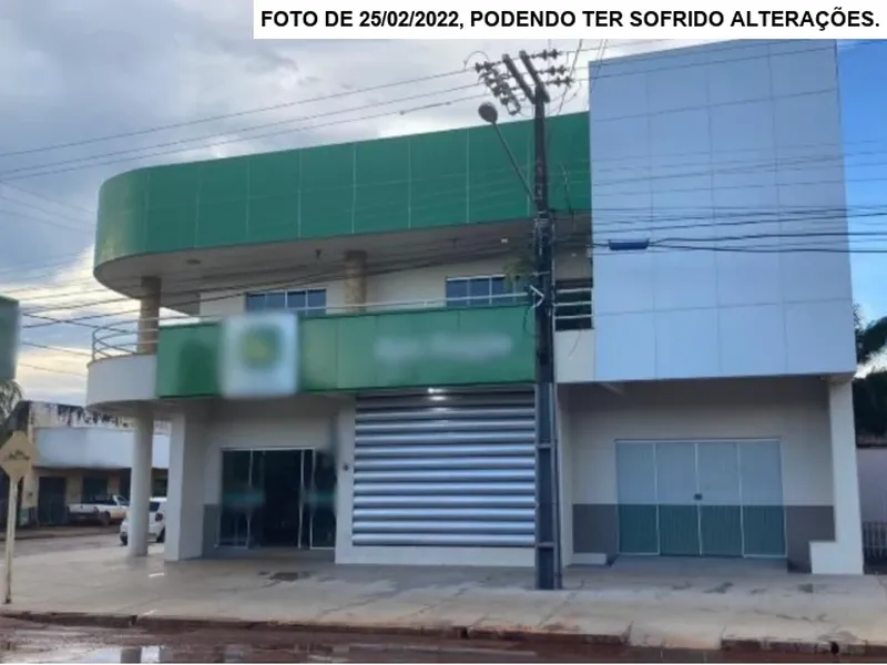 Comercial em leilão