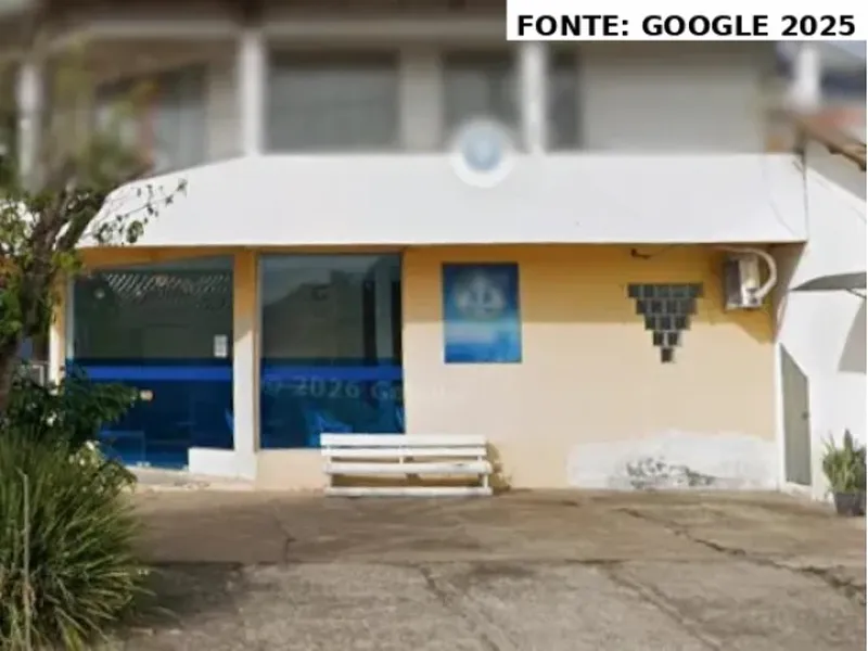 Comercial em leilão