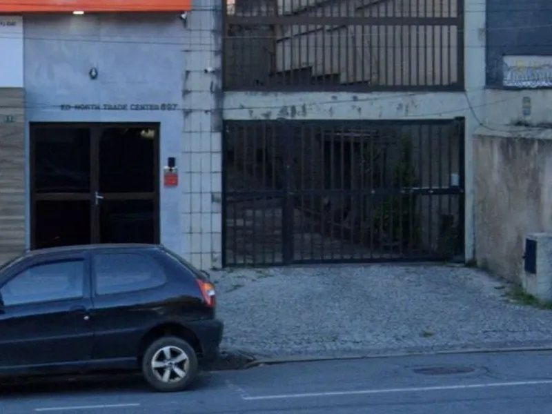 Comercial em leilão
