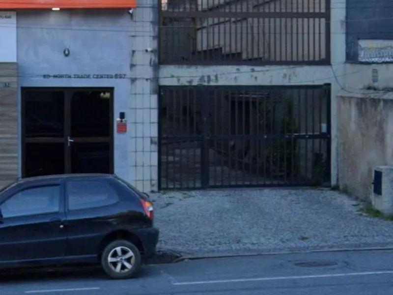 Comercial em leilão