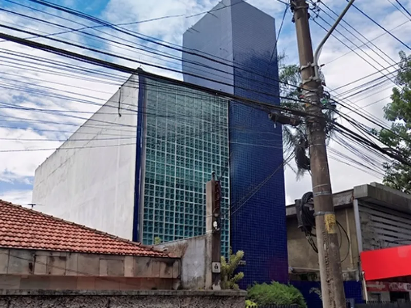 Comercial em leilão