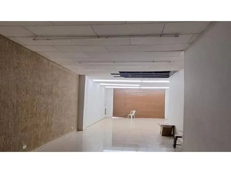 Comercial em leilão