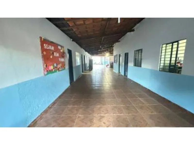 Comercial em leilão