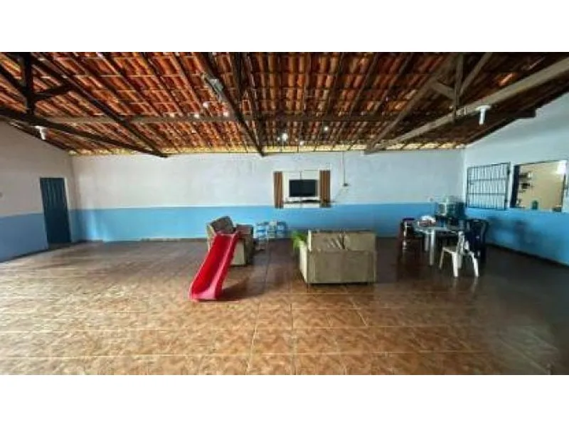 Comercial em leilão