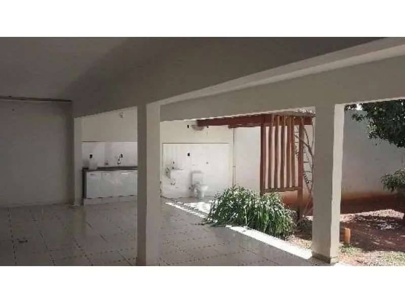 Comercial em leilão