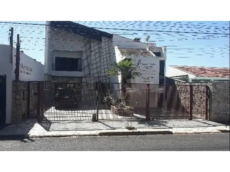 Comercial em leilão