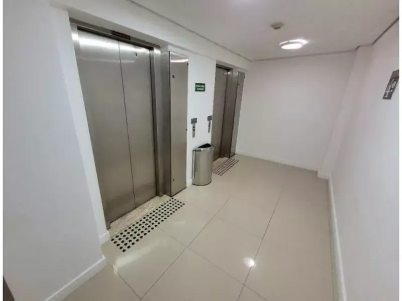 Outros em leilão