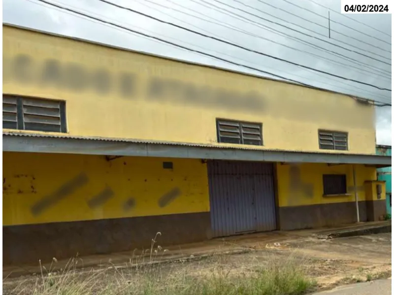 Comercial em leilão
