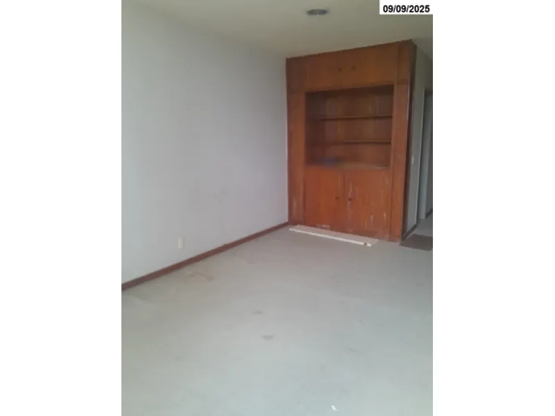 Comercial em leilão