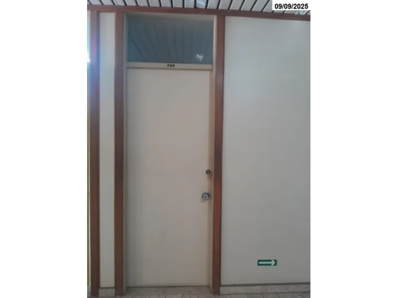 Comercial em leilão