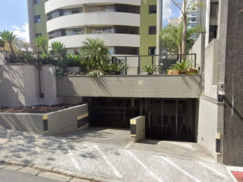 Outros em leilão