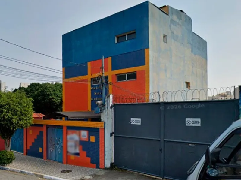 Comercial em leilão