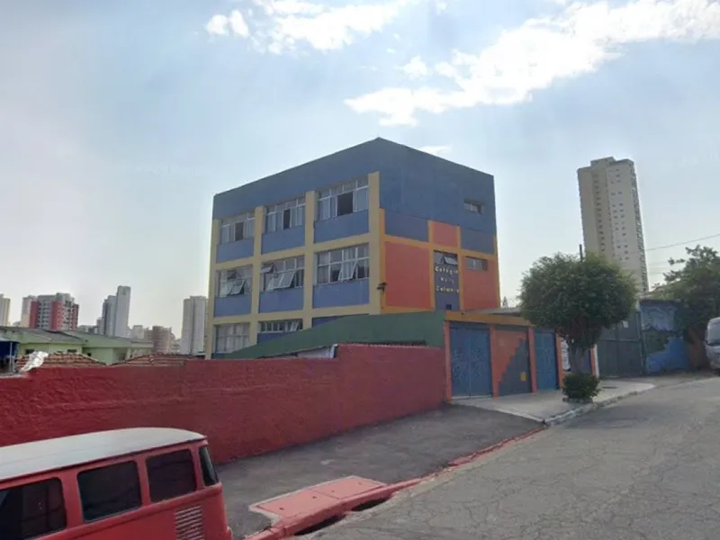 Comercial em leilão