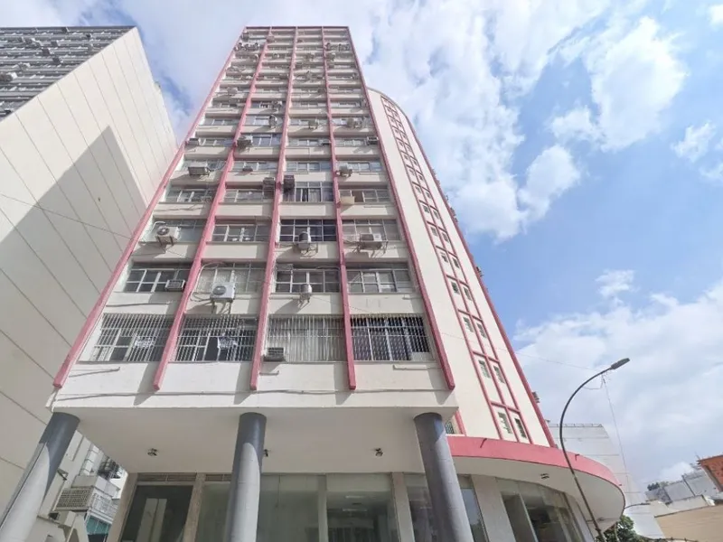 Comercial em leilão
