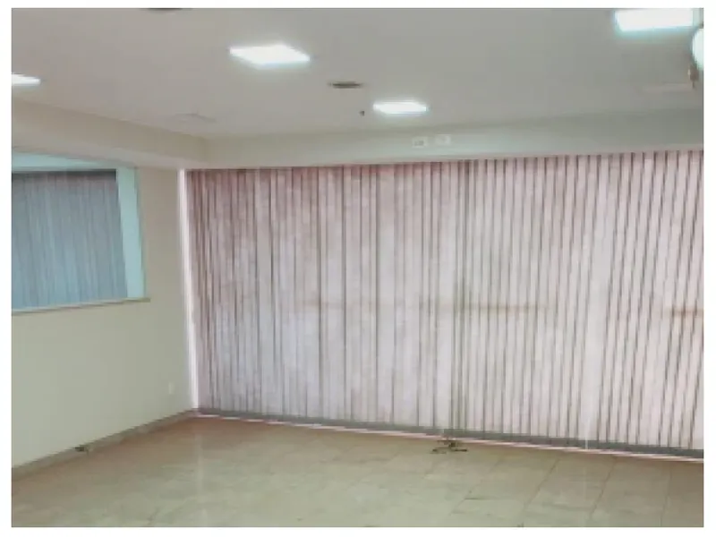 Comercial em leilão