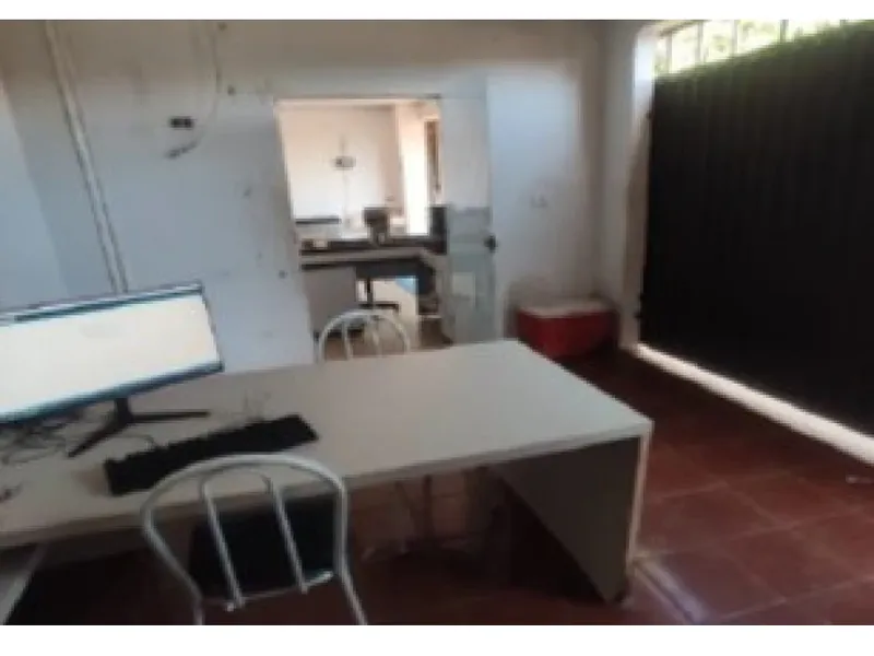 Comercial em leilão