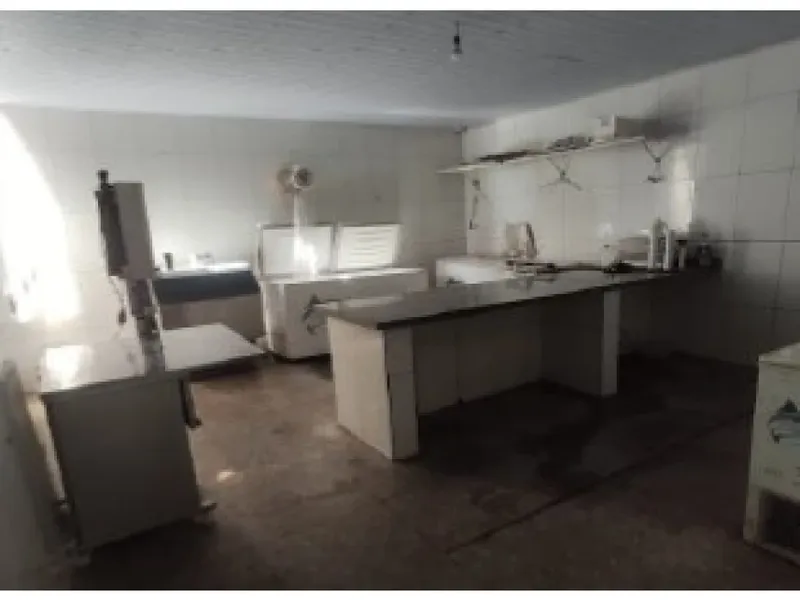 Comercial em leilão