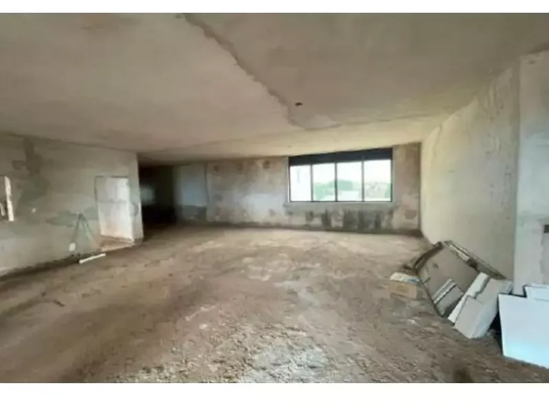 Comercial em leilão