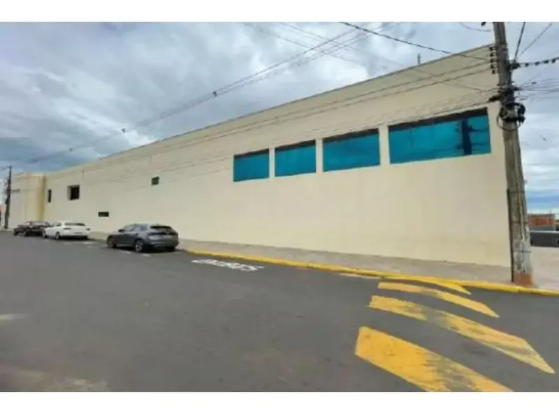 Comercial em leilão