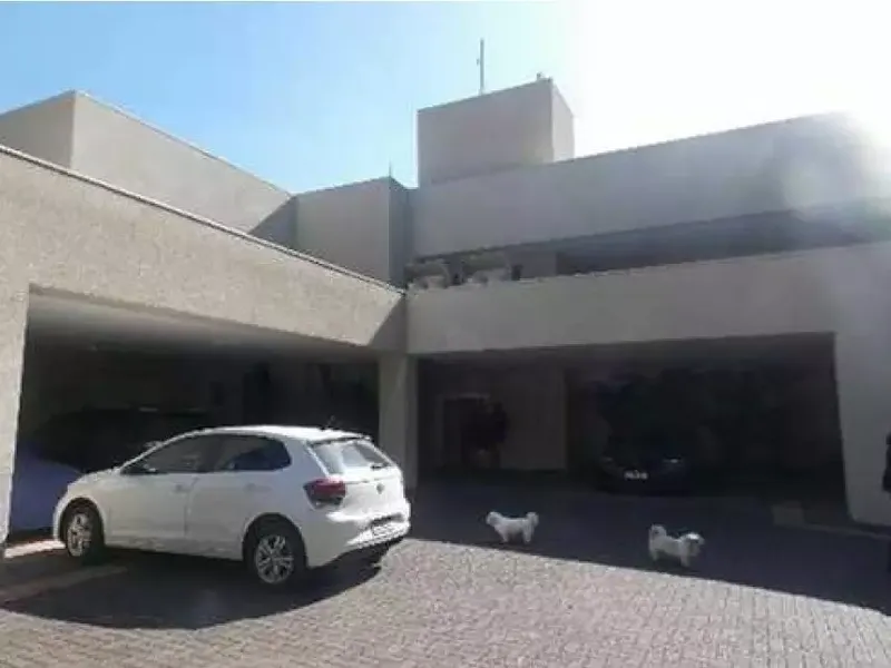 Outros em leilão