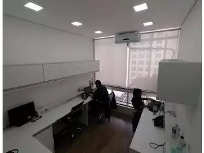 Comercial em leilão