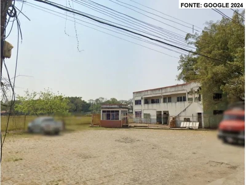 Comercial em leilão