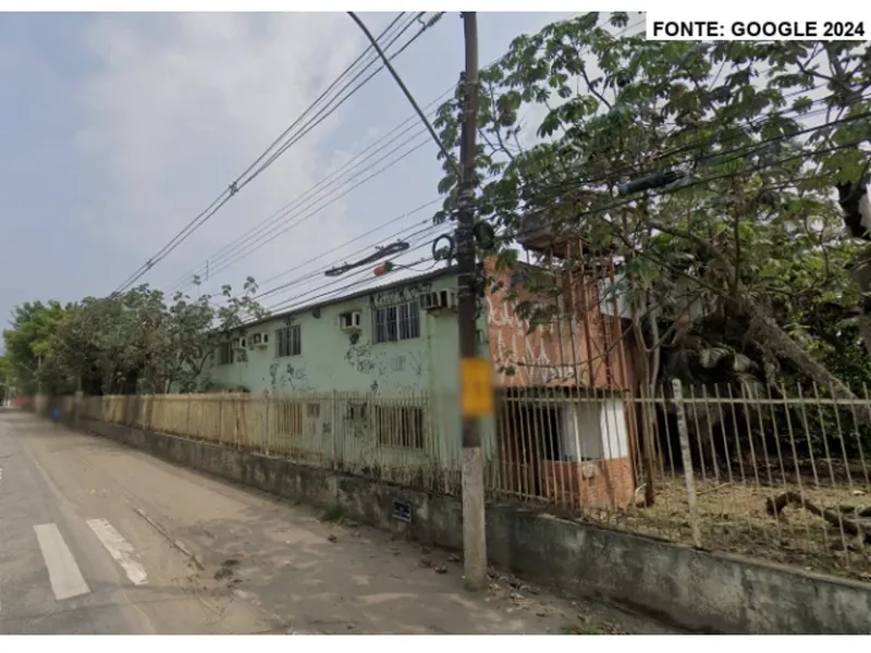 Comercial em leilão