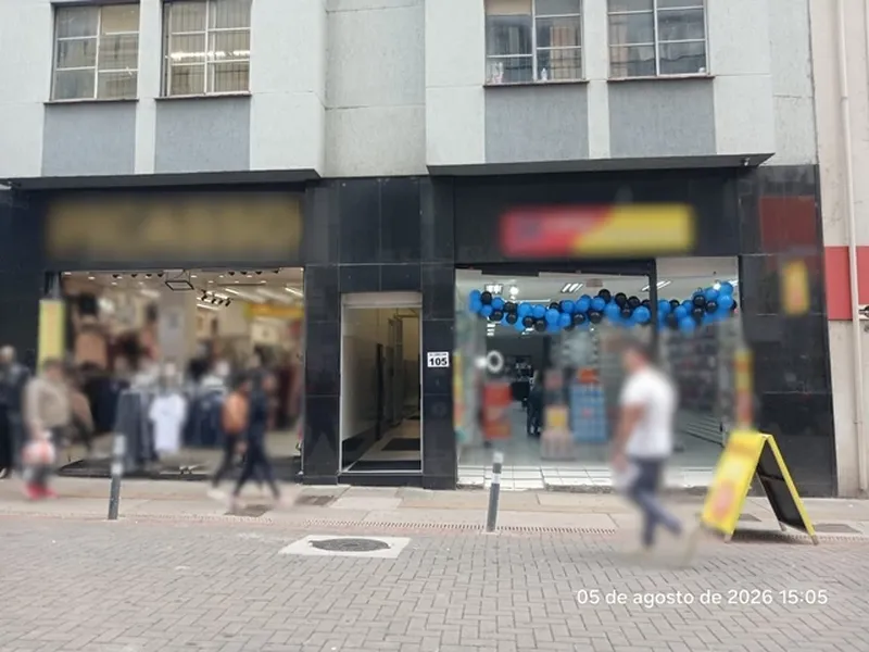 Comercial em leilão