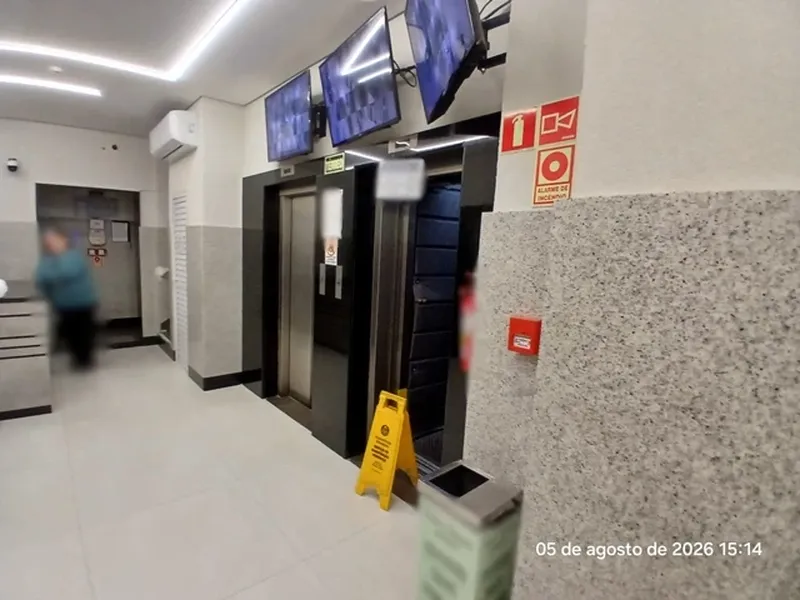 Comercial em leilão