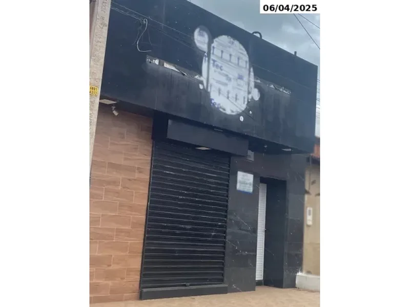 Comercial em leilão