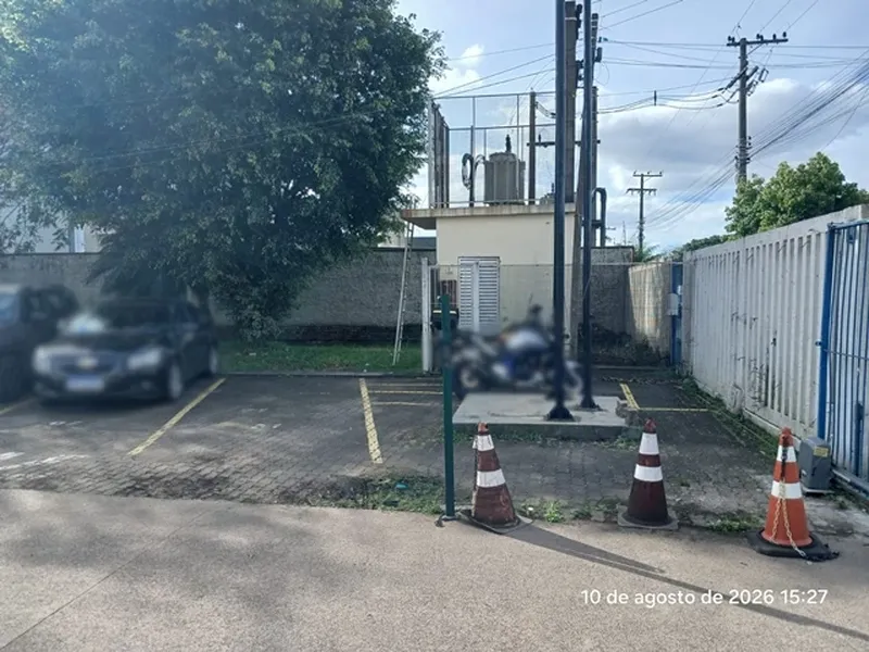 Comercial em leilão