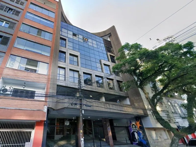 Comercial em leilão