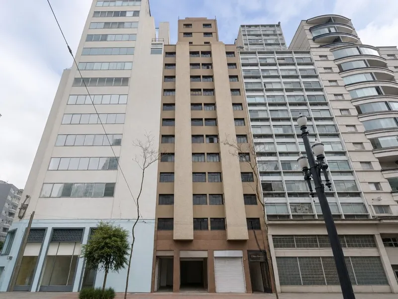 Comercial em leilão