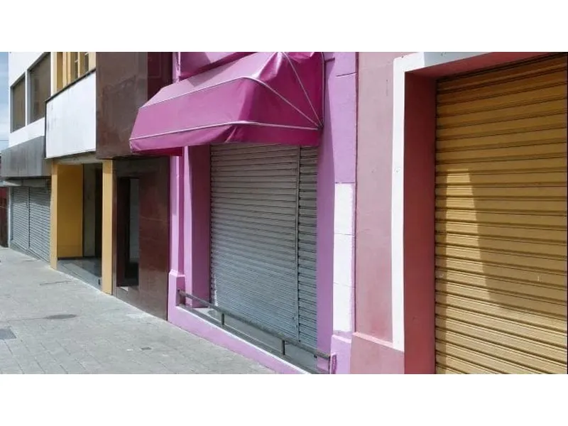 Comercial em leilão