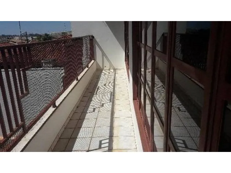 Comercial em leilão
