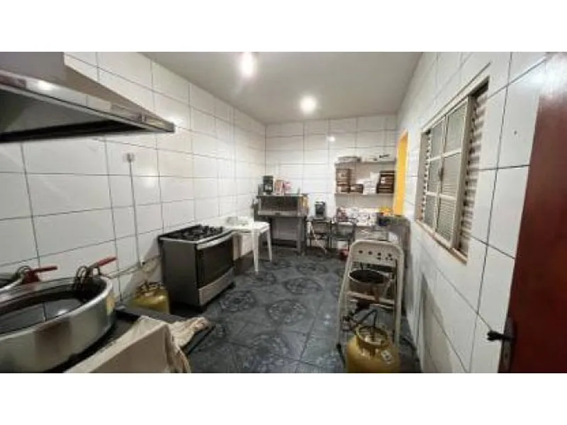 Comercial em leilão
