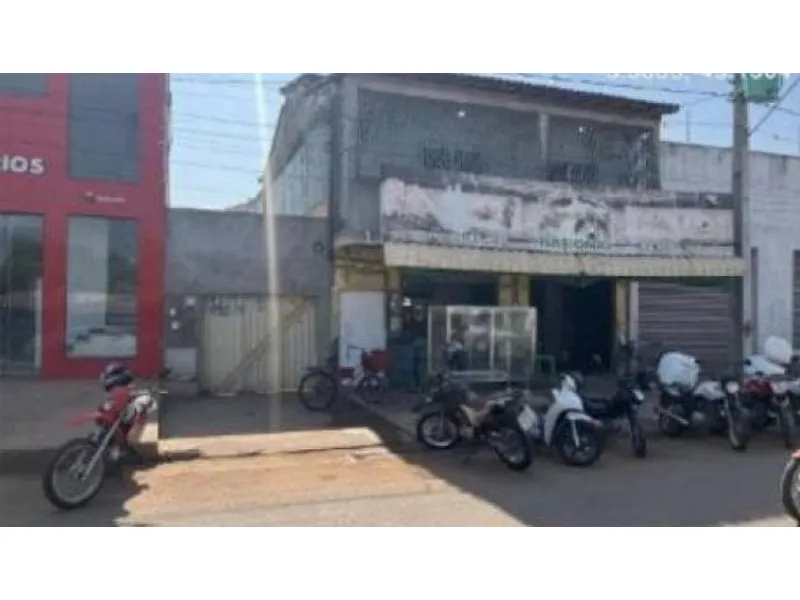 Comercial em leilão