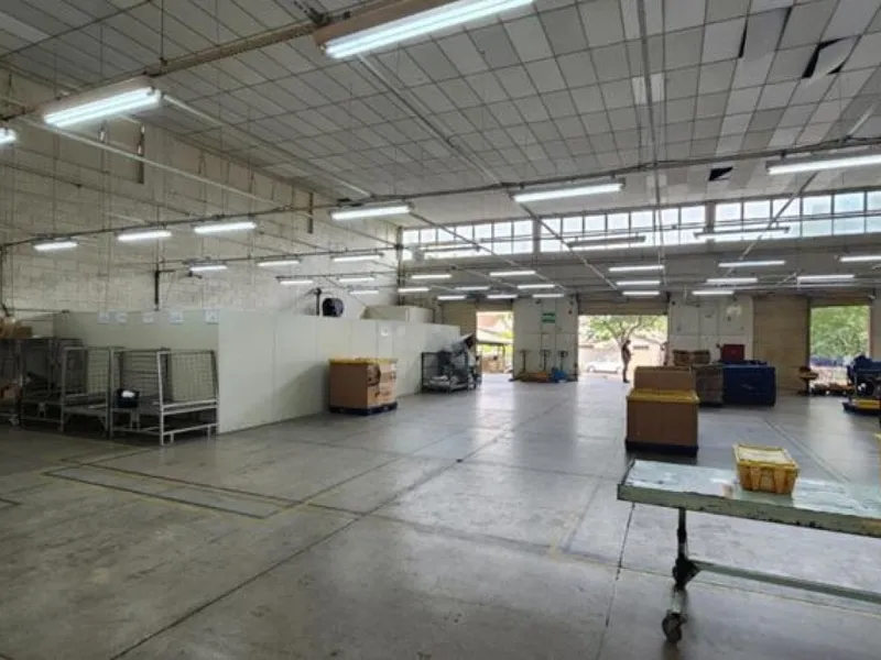 Comercial em leilão